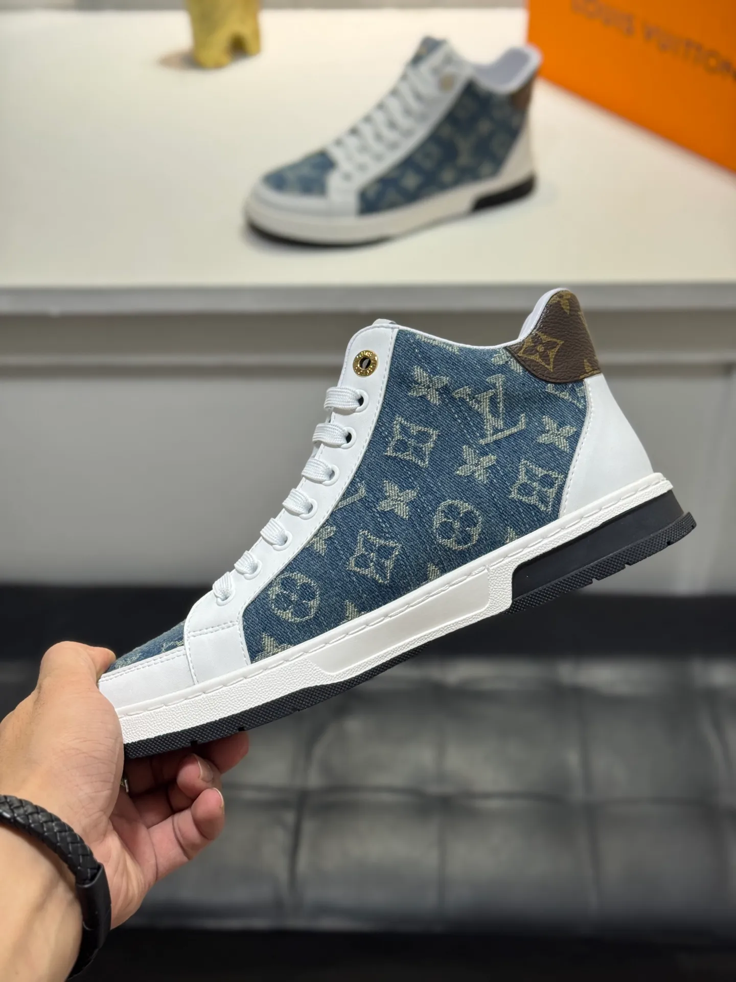Men's shoes 💰420 [New style] 🐛🐛Top original order - Louis Vuitton®️ Trendy and fashionable yet low-key men's casual shoes, uppers made of LV denim spliced ​​with cowhide, comfortable and breathable, sheepskin lining, original rubber outsole, two colors available ~ a must-have for stylish men. Size: 38-44 (45 customized